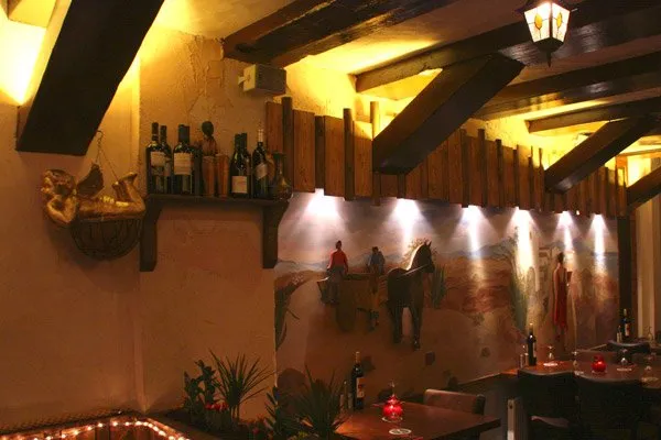 In de eetzaal, gouden uur
